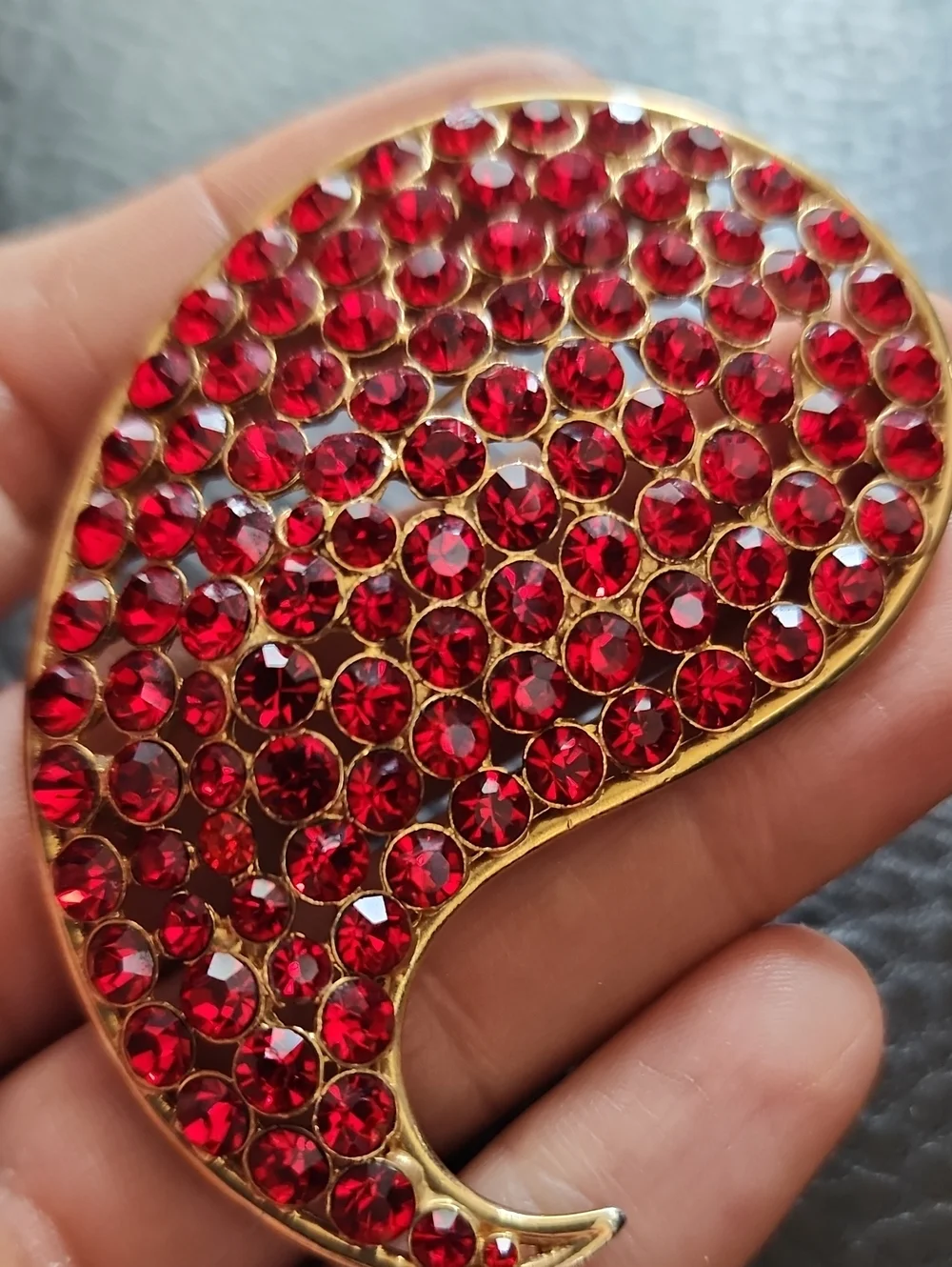 VTG Gold-Tone Red Crystal Brooch - Women Jewelry